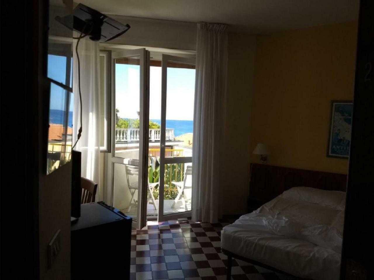 Hotel Della Punta Бордигера Экстерьер фото